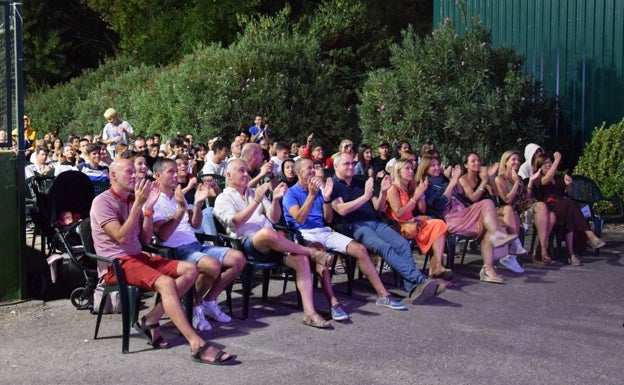 Unas 120 personas vibraron con la victoria de Alcaraz en la academia de Villena donde entrena