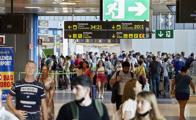 El aeropuerto de Manises registra el mejor agosto de su historia gracias a la vuelta del turismo