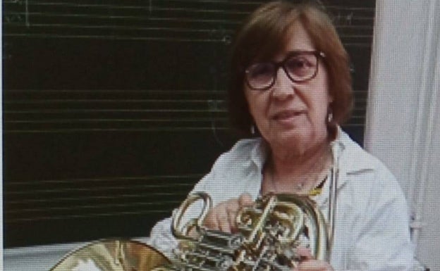 Una profesora, en paro tras 35 años al no tener el valenciano