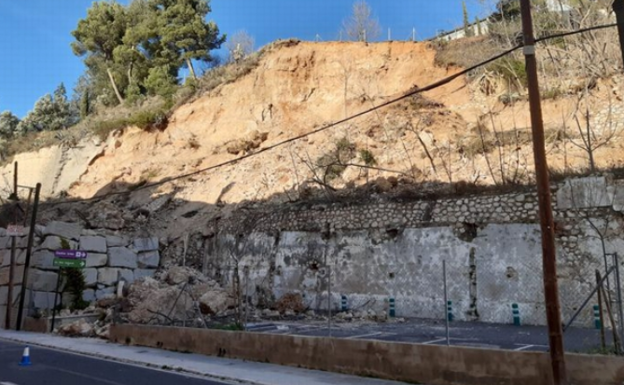 Instalarán una malla metálica en la ladera de la Beniata de Alcoi para evitar más desprendimientos