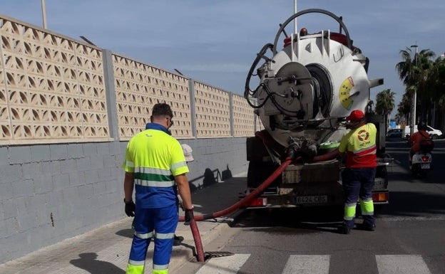 Alboraya refuerza la limpieza de imbornales y la red de saneamiento para evitar inundaciones