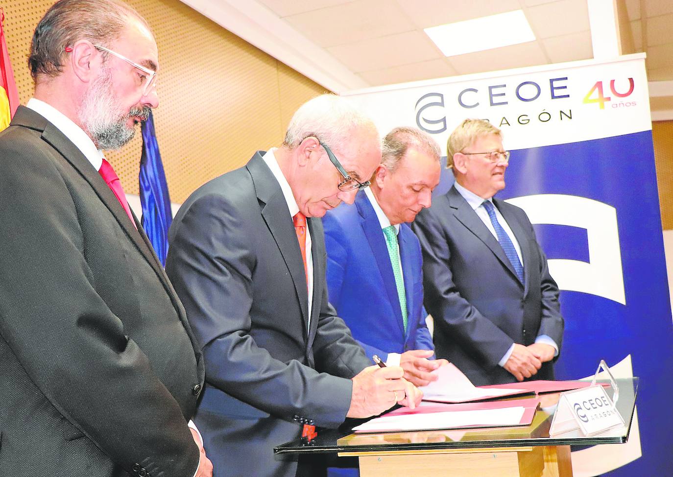 Empresarios de Valencia y Aragón reclaman celeridad para las mejoras del tren a Zaragoza
