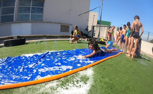 Más de 400 alumnos participan en la Escuela Multideporte del Centro Deportivo Dénia