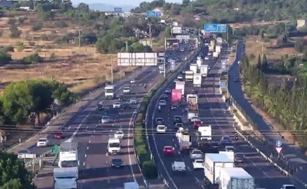 Una decena de atascos complican la hora punta matinal en Valencia