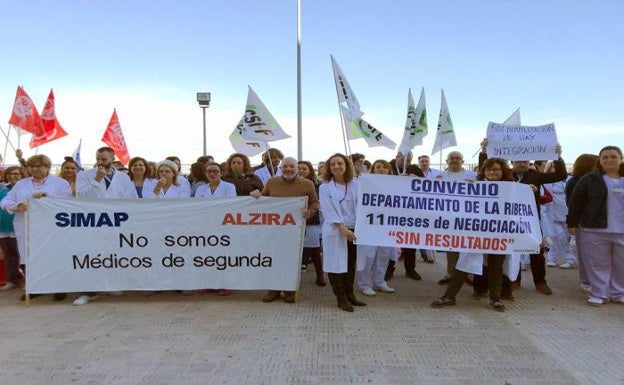 Sanidad ofrece al Comité de Empresa del Hospital de la Ribera actualizar retribuciones y cierta movilidad en el nuevo convenio