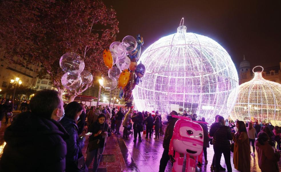 La iluminación navideña en Valencia mantendrá las mismas calles y reducirá el horario