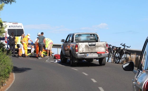 Un ciclista resulta herido en un choque contra una 'pick-up' en la carretera de Les Planes