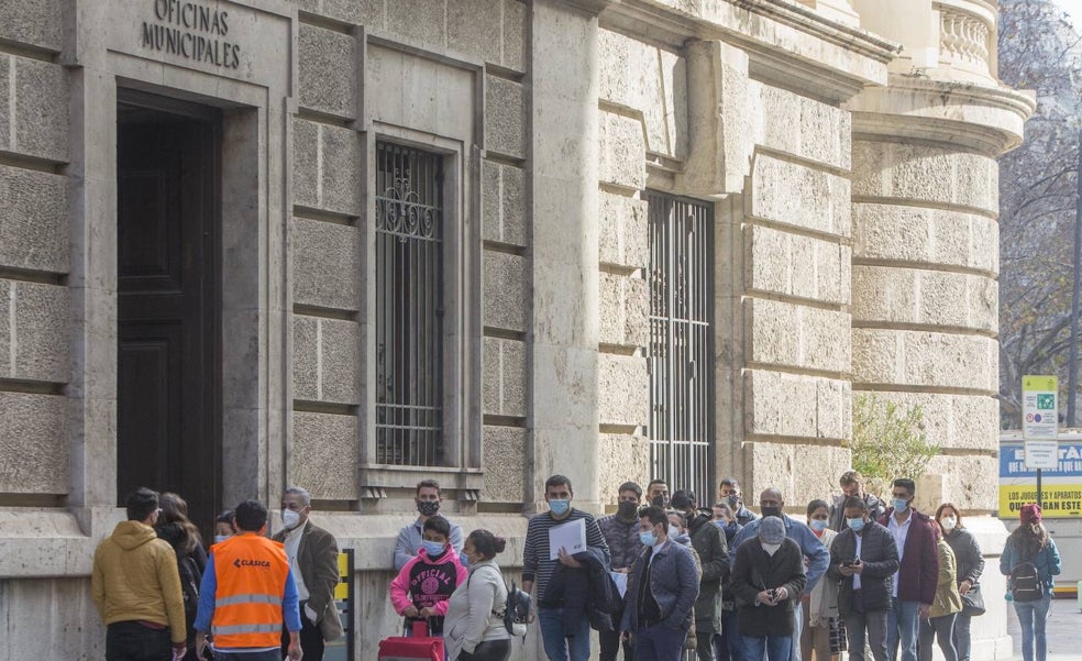 Dos meses de espera para empadronarse en Valencia
