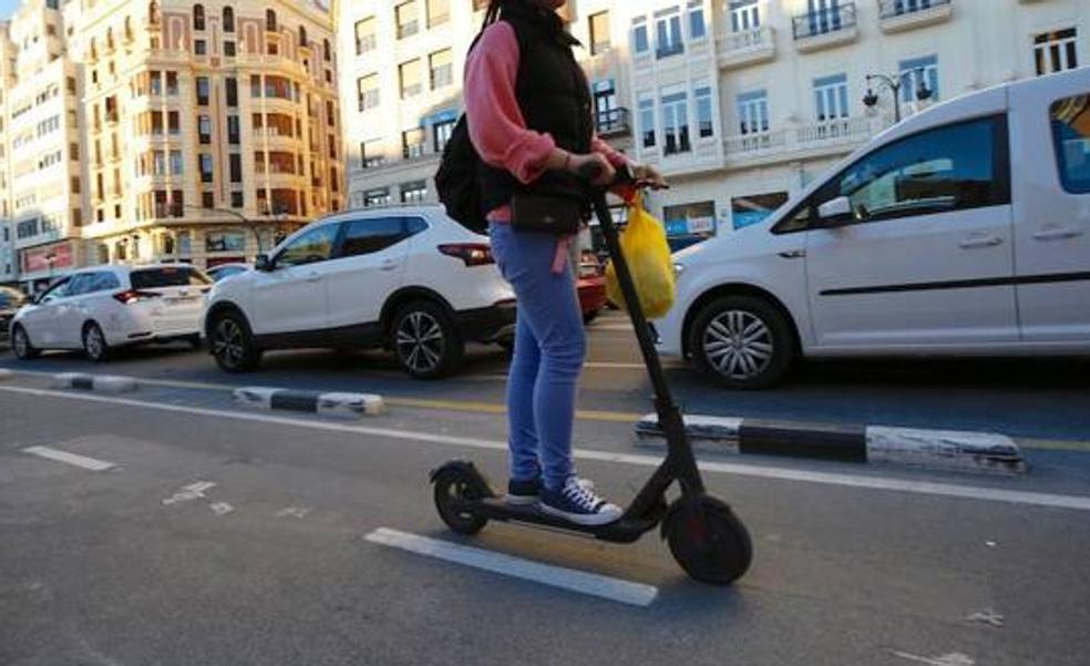 Una usuaria de patinete recibirá 28.000 euros por una caída en Blasco Ibáñez