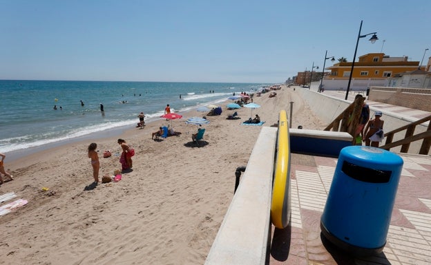 El Perelló reclamará en el Congreso y en el Senado una solución a la regresión de su playa