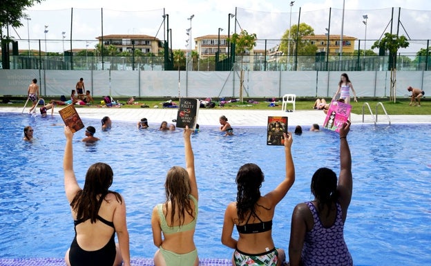 Más de 8.000 personas hacen uso de la piscina municipal de verano de Benetússer