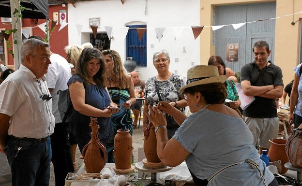 Más de 2.000 personas visitan Manises en la jornada de puertas abiertas de la cerámica