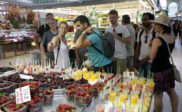 Venden lava comestible en los mercados valencianos para ayudar a los afectados del volcán de La Palma