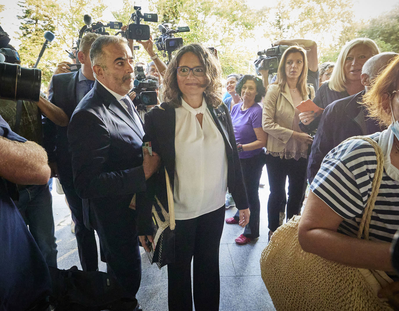 Oltra, en la Ciudad de la Justicia para declarar como imputada por los abusos de su exmarido