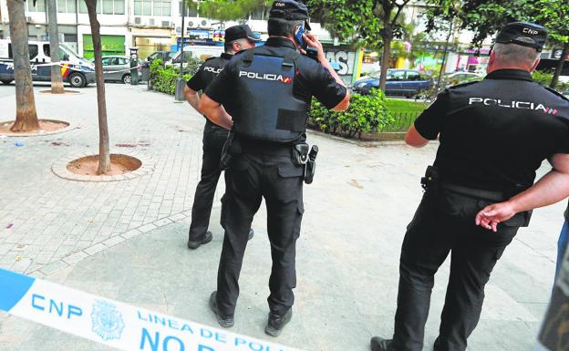 Una mujer acuchilla y asfixia a su madre con un cinturón en Alcoi tras una discusión