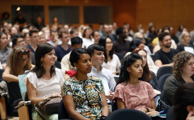 Educación desoye a los jueces y vuelve a marginar a la concertada con los refuerzos de inglés