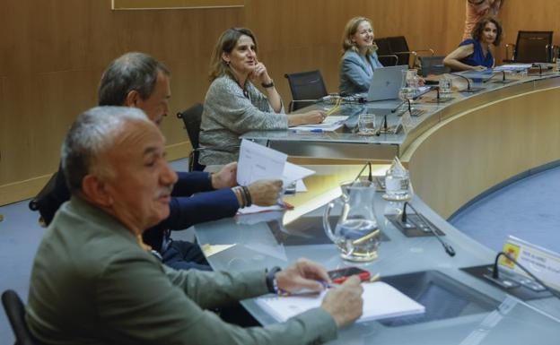 El pacto de rentas incluirá la subida del SMI y del sueldo de funcionarios y no negociará el aumento de las pensiones