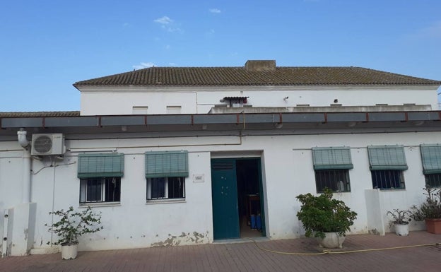 Aulas clausuradas, desprendimientos e inundaciones en la Escuela de Capataces Agrícolas de Catarroja