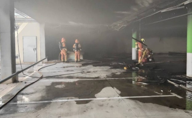 Un incendio afecta en un transformador de la ciudad del deporte de Torrent obliga a suspender la actividad