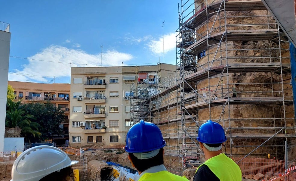 Las obras de la muralla islámica siguen a paso de tortuga