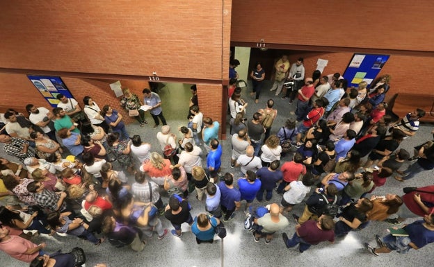 Opositores sanitarios tendrán que hacer más pruebas sin saber si cuentan ya con una plaza o no