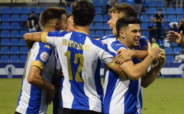 Un gran Hércules gana al Espanyol B y hace disfrutar al público del Rico Pérez