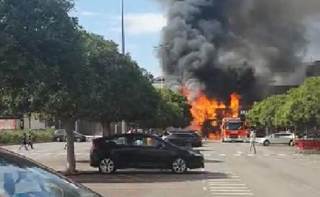 Un incendio destruye una hamburguesería y obliga a desalojar a un centenar de personas en Bonaire