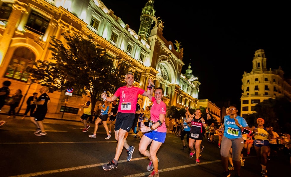 Correr en la 15K Nocturna: ¿Cómo prepararme para hacer frente al cambio de horarios?