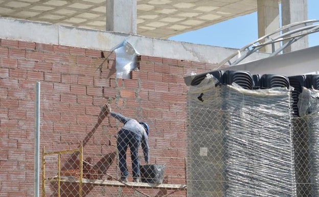 Retomadas las obras del aulario de Teulada tras medio año paralizadas