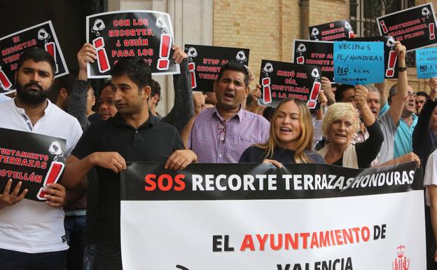 Guerra abierta por las terrazas en el barrio de Honduras