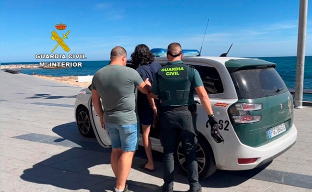 La Guardia Civil detiene a cuatro personas por una violación múltiple a una joven de 18 años en Torrevieja