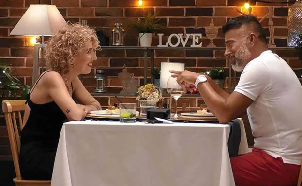 Una mujer «felizmente casada» acude a 'First Dates' en busca de «un macho duro, tipo Santiago Abascal»