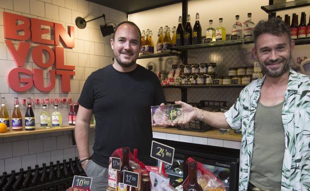 Una parada del Mercado Central, elegido mejor comercio del año en España