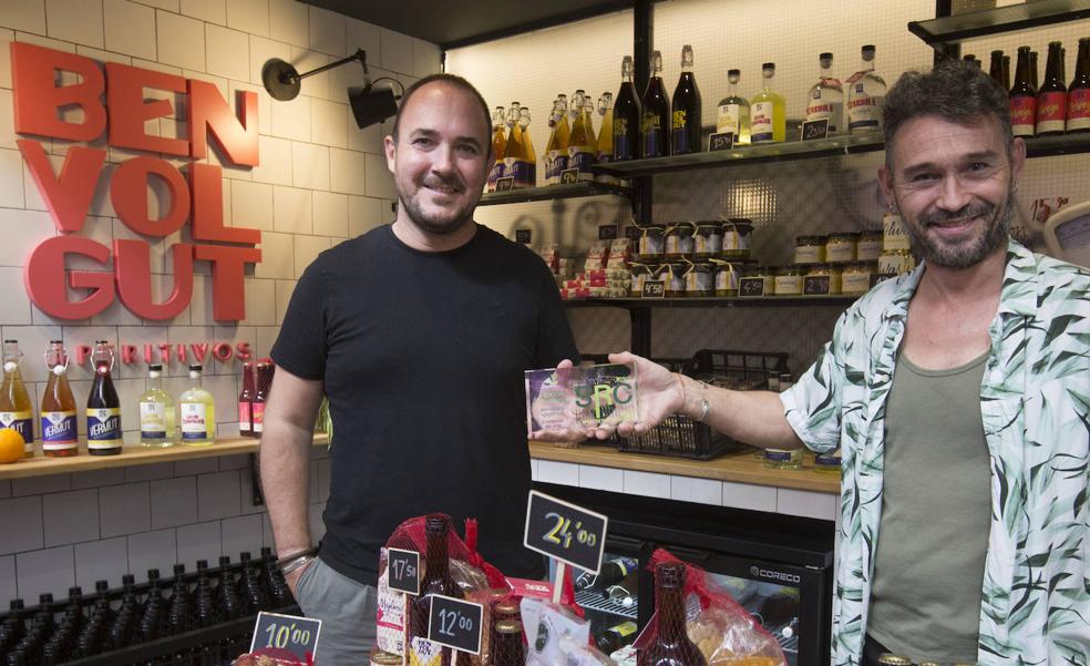 Una parada del Mercado Central, elegido mejor comercio del año en España