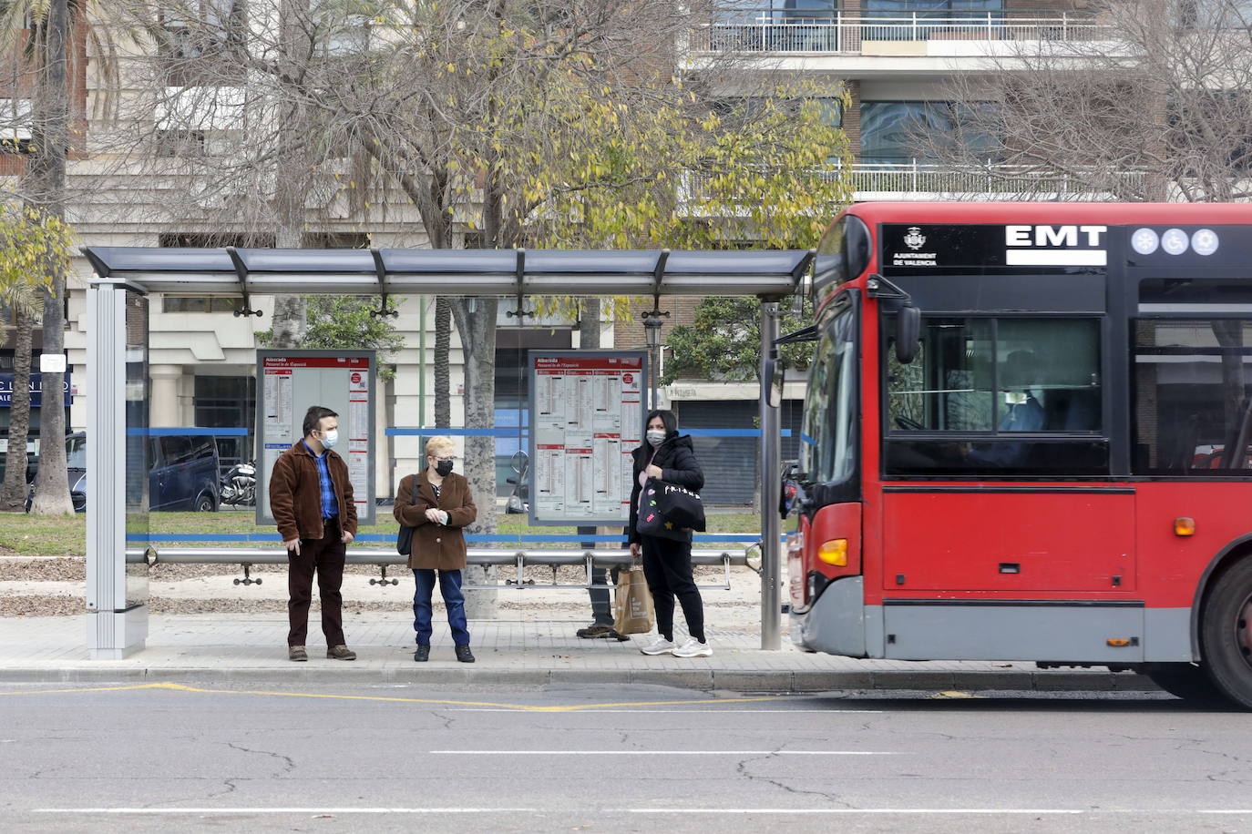 La gratuidad en la EMT a los menores de 30 años se retrasa a la espera de un acuerdo económico