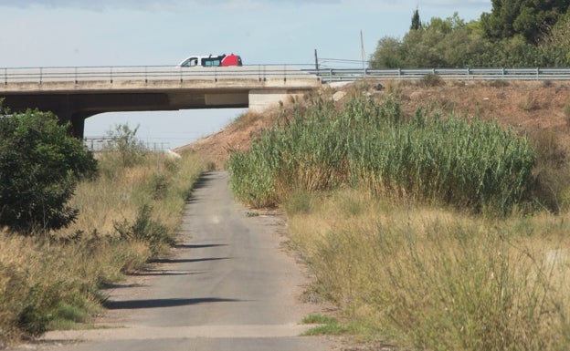 Un conductor recibe un tiro de escopeta cuando circulaba con su vehículo por una carretera de Moncada