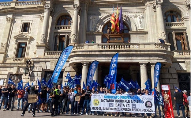 Protesta sindical en el Ayuntamiento de Valencia