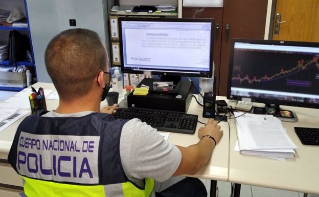 Detenidos 5 menores en Elche por pedir dinero a otros a cambio de no publicar sus imágenes sexuales en redes
