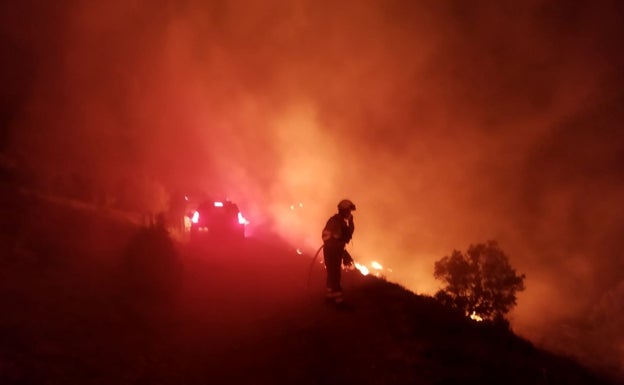 CSIF denuncia el impago de las horas extras a los bomberos que participaron en la extinción del incendio de Bejís