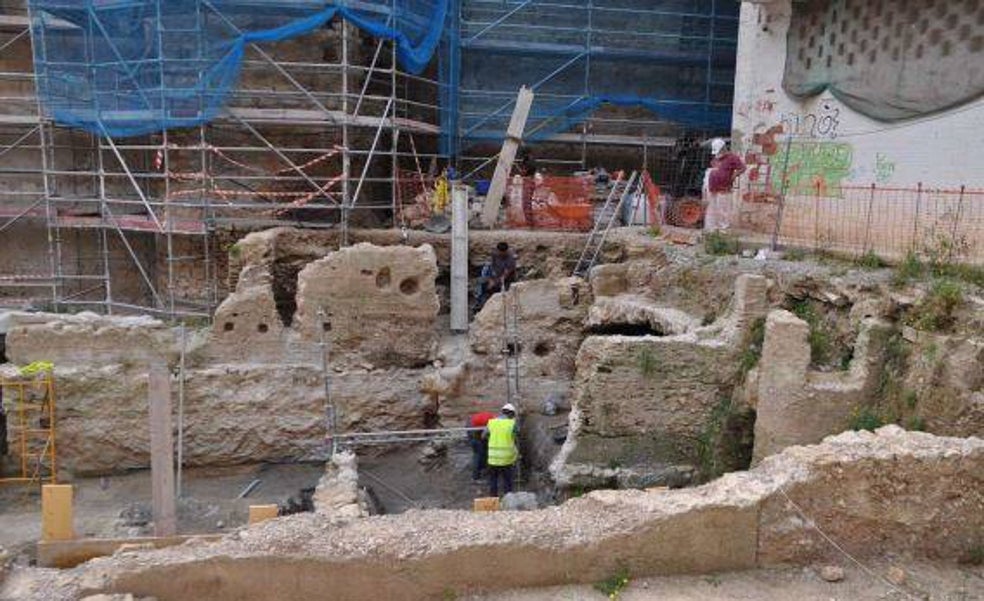 El Ayuntamiento de Valencia pide a la empresa que proteja los restos de la muralla islámica por el riesgo de derrumbe