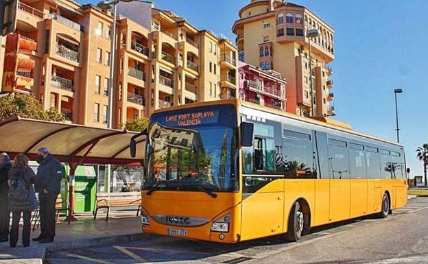 Vecinos de Port Saplaya de Alboraya exigen más autobuses metropolitanos los fines de semana