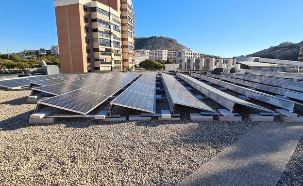 El Colegio de Médicos reparte energía solar a 175 hogares de Alicante