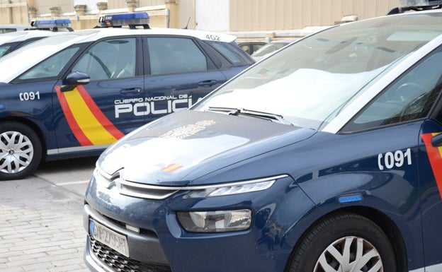 Golpean y hieren con una barra de hierro a dos hombres en Gandia para robarles una cadena de oro