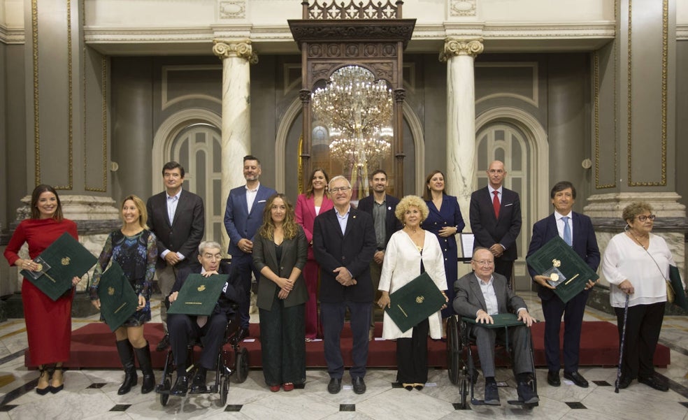 El Ayuntamiento acoge los reconocimientos por el 9 d'Octubre