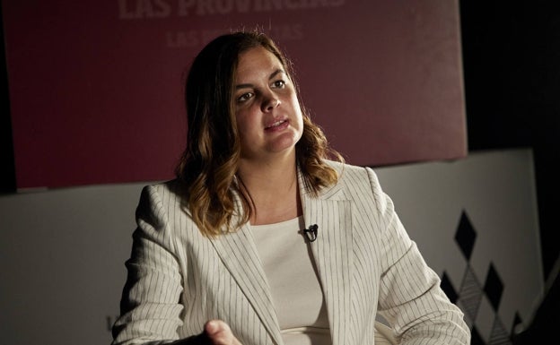Sandra Gómez: «¿A qué jardín invitó Natxo Costa para que ejerciera de abogado de Meriton durante tres años?»