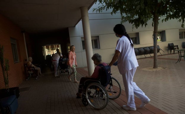 El alarmante aumento de los abusos económicos a ancianos