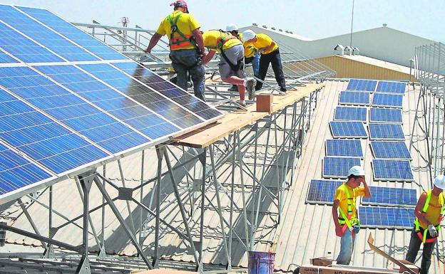 Muchas luces y algunas sombras para la instalación de placas solares en Valencia