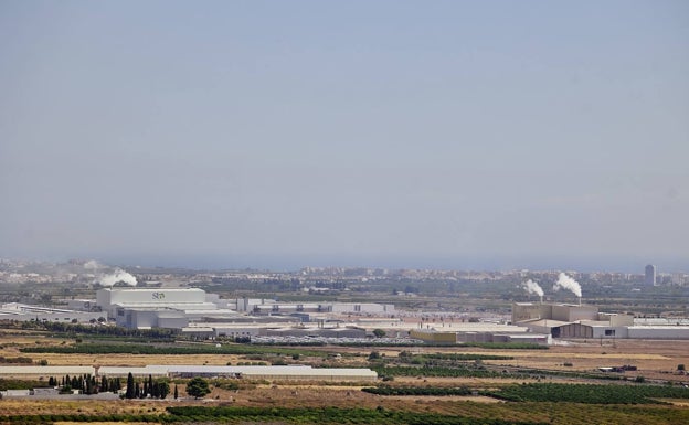 La producción industrial valenciana se ralentiza por la debacle del azulejo