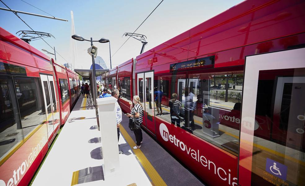 El colapso obliga a suspender hasta el martes la cita para el bono de transporte