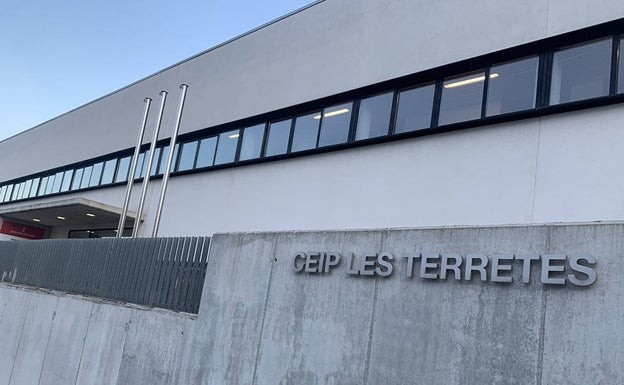 Padres y madres denuncian que una clase del colegio Les Terretes de Torrent lleva desde el inicio de curso sin tutor